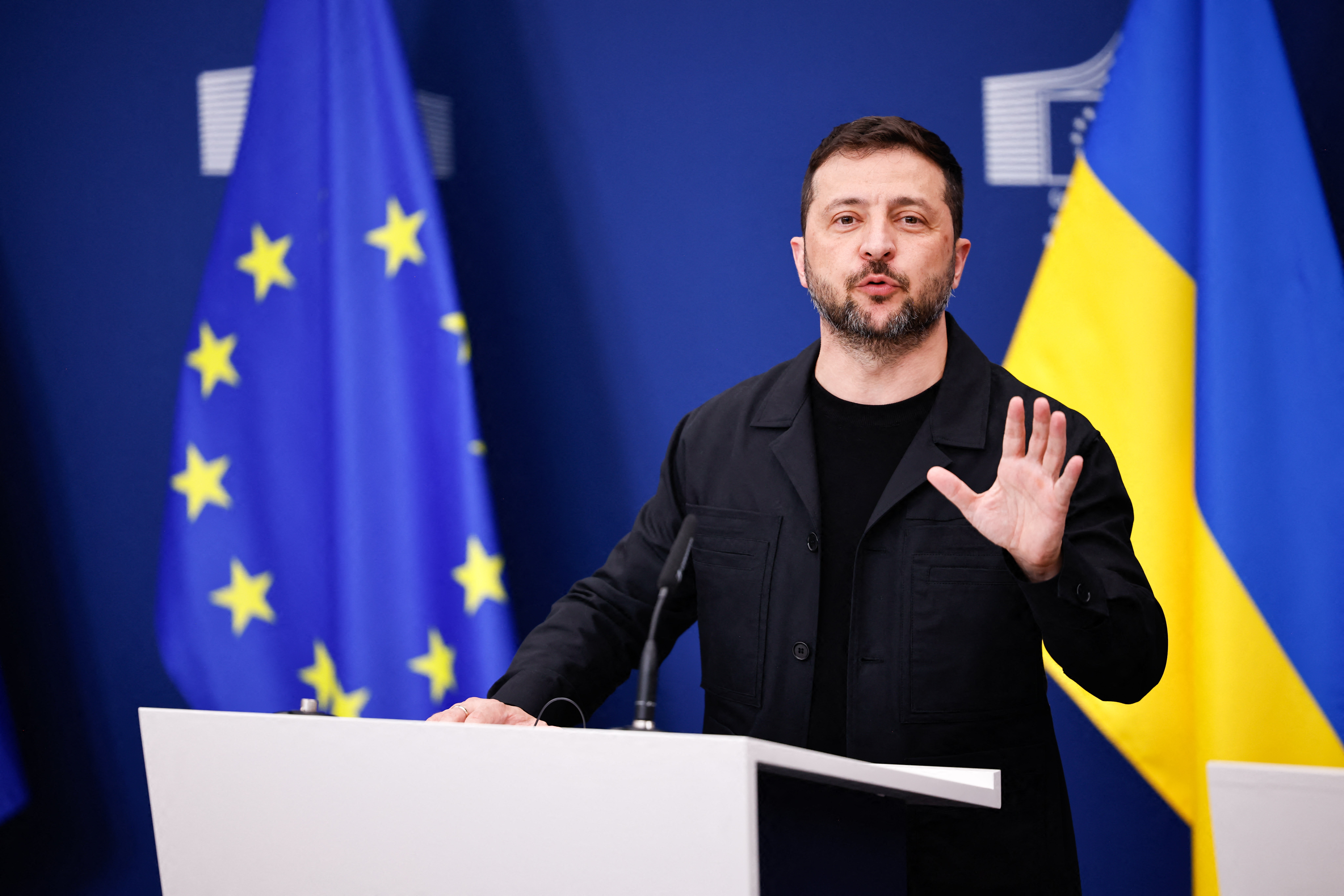 Por que Zelensky não usa terno e gravata? Estilo 'casual-militar' do ucraniano já causou climão com Trump